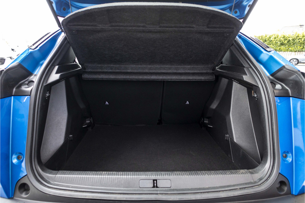 Peugeot e-2008 (X039RP) met abonnement
