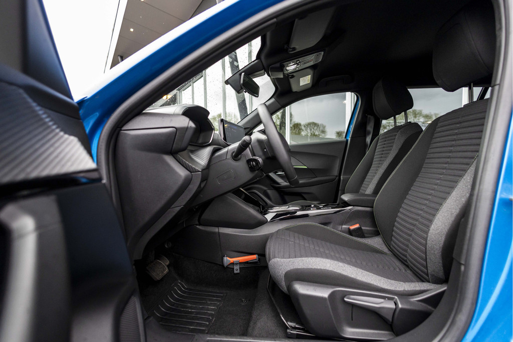 Peugeot e-2008 (X039RP) met abonnement