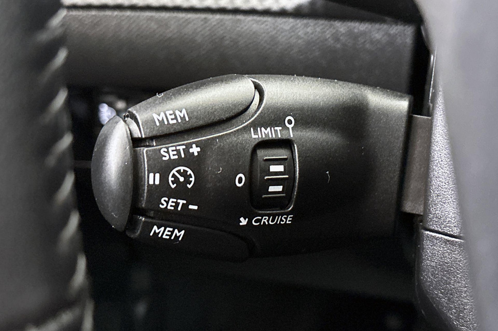 Peugeot e-208 (T495PB) met abonnement
