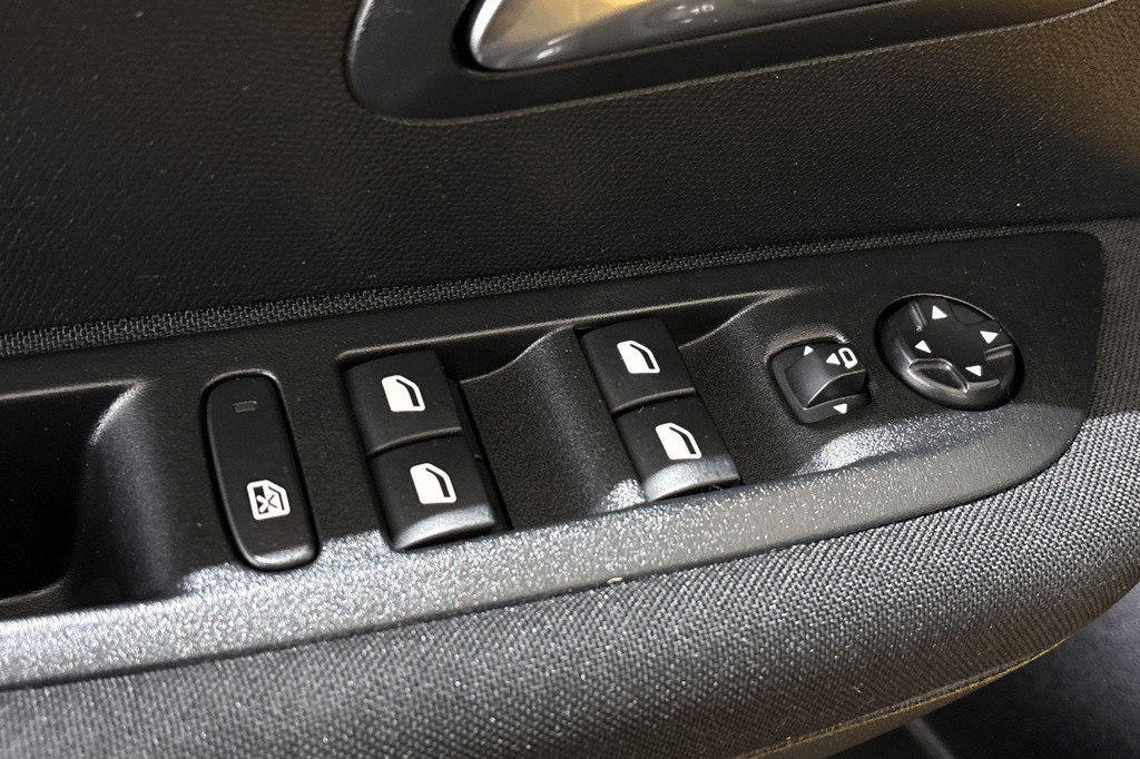 Peugeot e-208 (T495PB) met abonnement