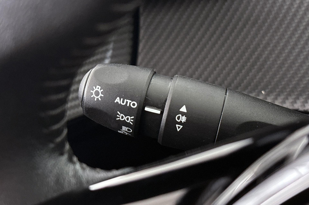 Peugeot e-208 (T495PB) met abonnement
