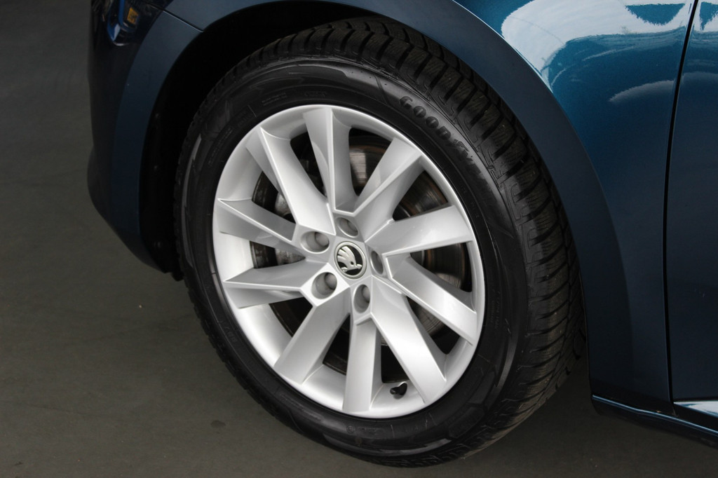 ŠKODA Superb (P416BP) met abonnement