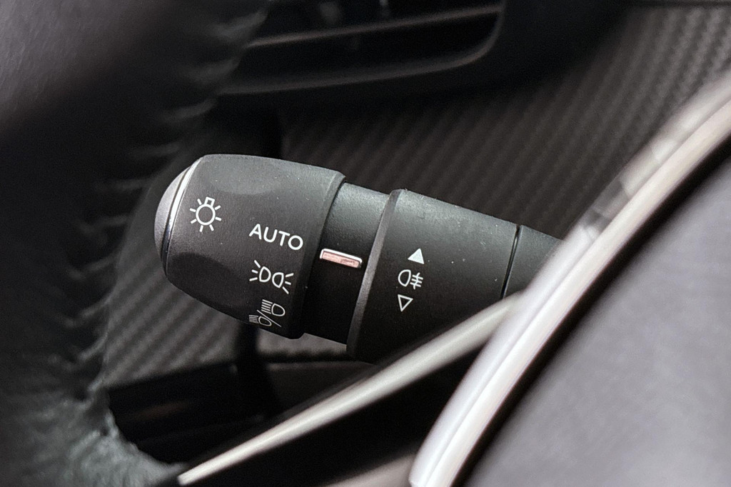 Peugeot e-2008 (X883SP) met abonnement
