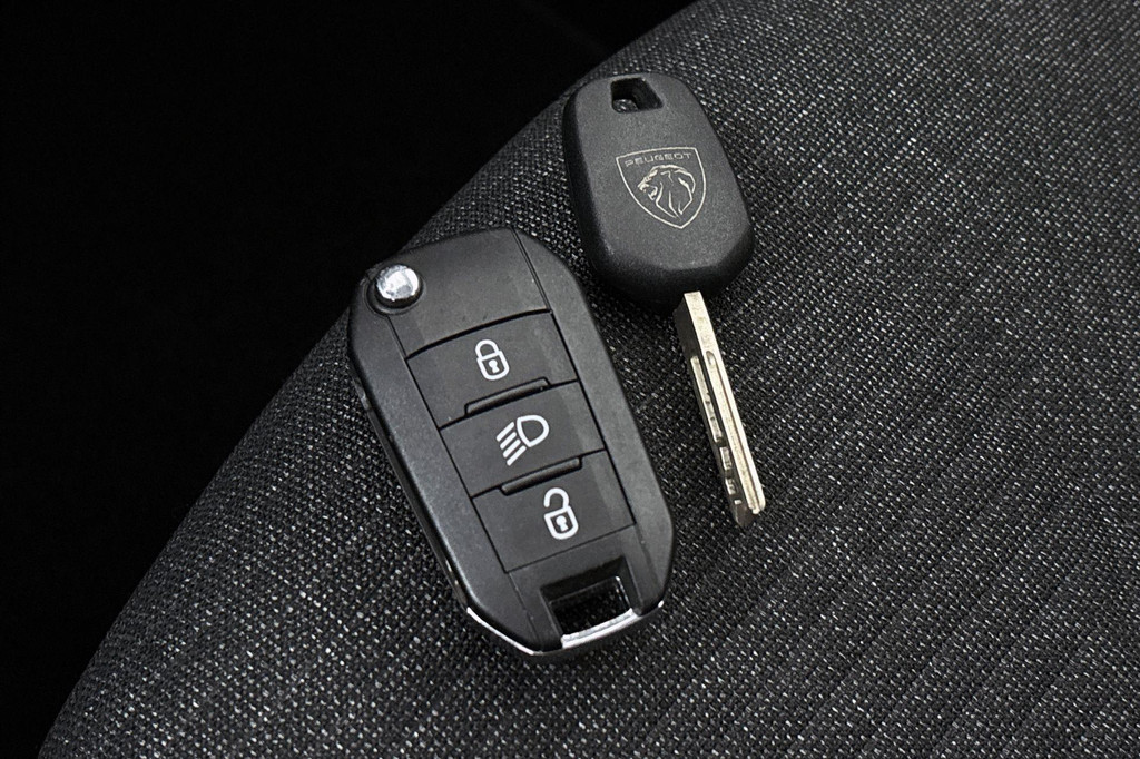 Peugeot 208 (GZX22V) met abonnement