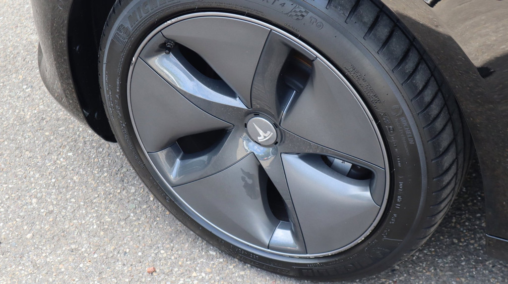 Tesla Model 3 (K915FF) met abonnement