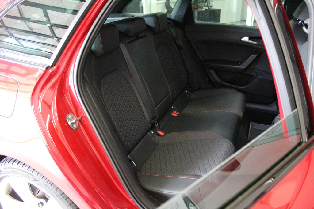 Seat Leon Sportstourer (L543BZ) met abonnement
