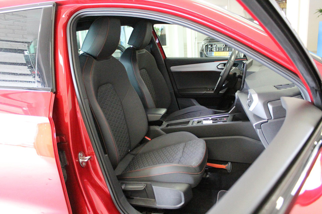 Seat Leon Sportstourer (L543BZ) met abonnement