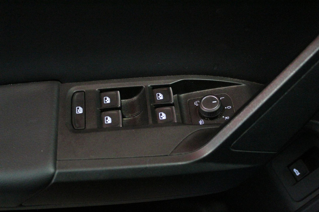 Seat Leon Sportstourer (L543BZ) met abonnement