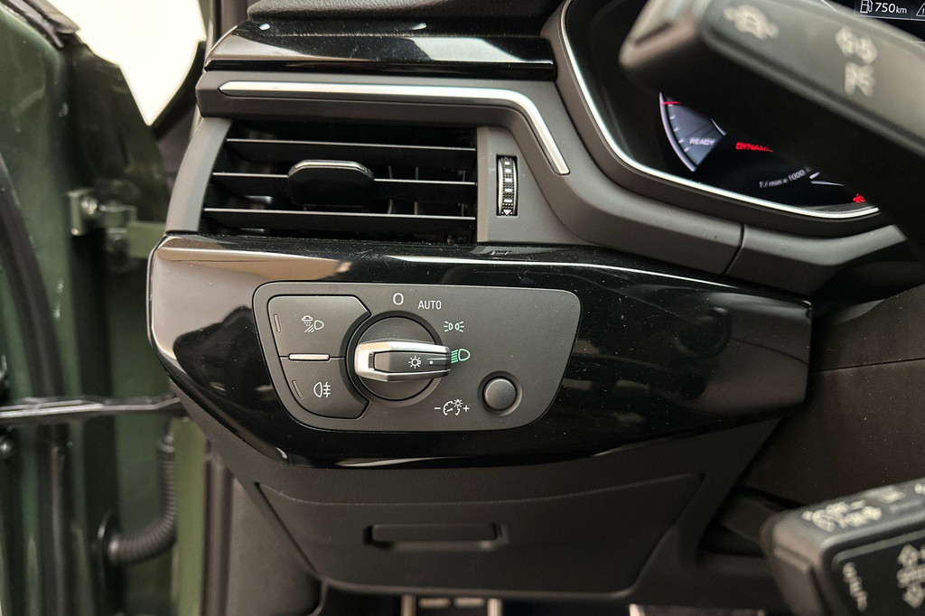 Audi A4 (Z642JF) met abonnement