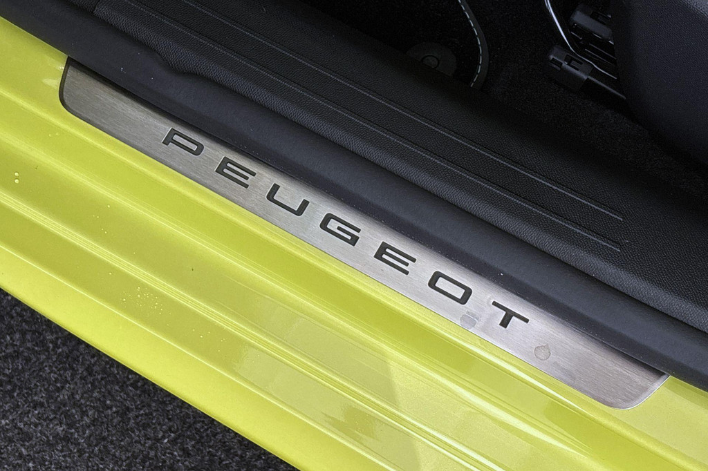 Peugeot 208 (JSZ69J) met abonnement