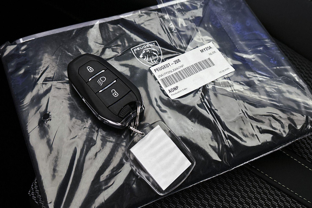 Peugeot 208 (JSZ69J) met abonnement