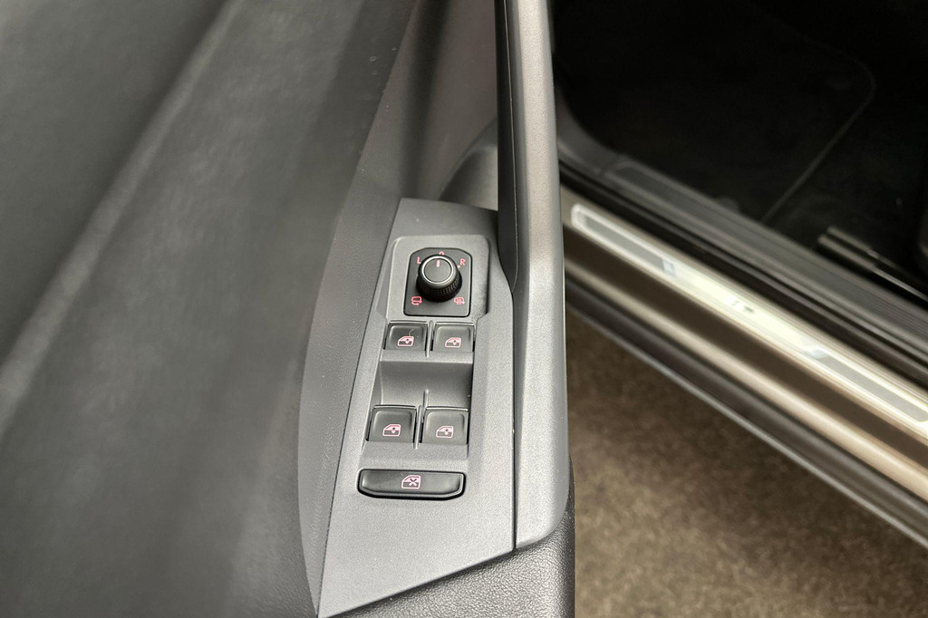 Volkswagen T-Cross (H787SH) met abonnement