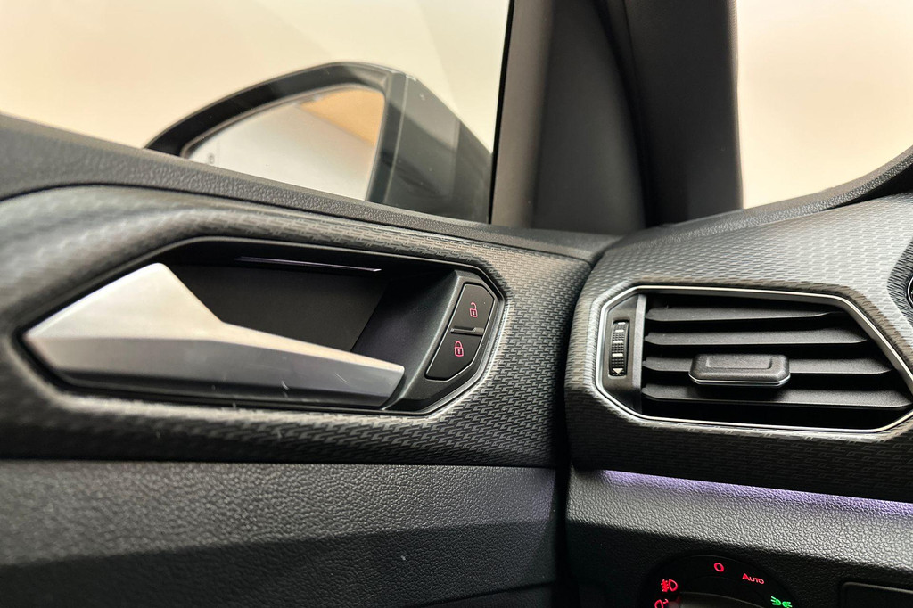 Volkswagen T-Cross (H787SH) met abonnement
