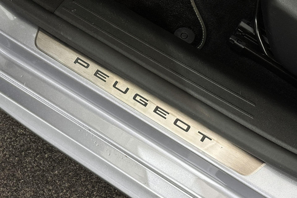 Peugeot 208 (HRX09F) met abonnement