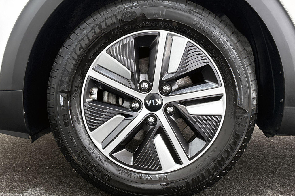 Kia Niro (KFK65N) met abonnement