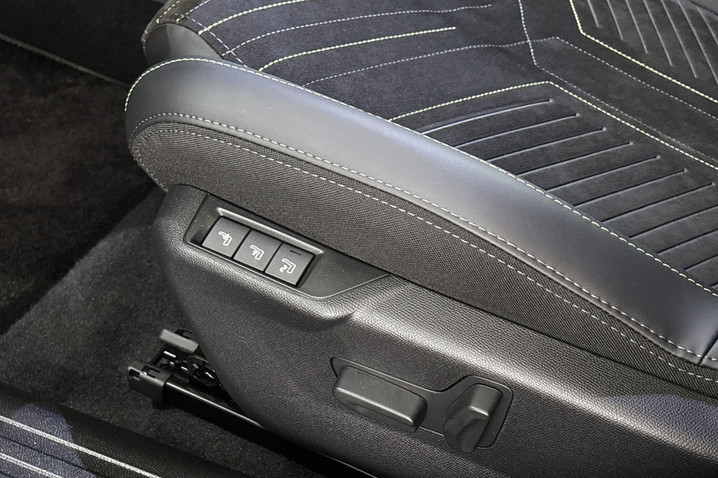 Peugeot e-2008 (JVG16T) met abonnement
