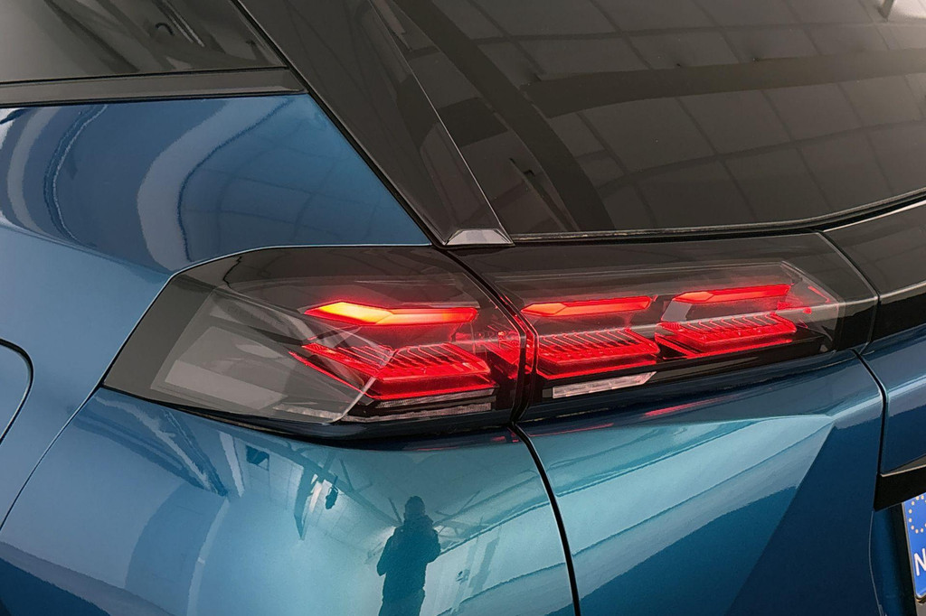 Peugeot e-2008 (JVG16T) met abonnement