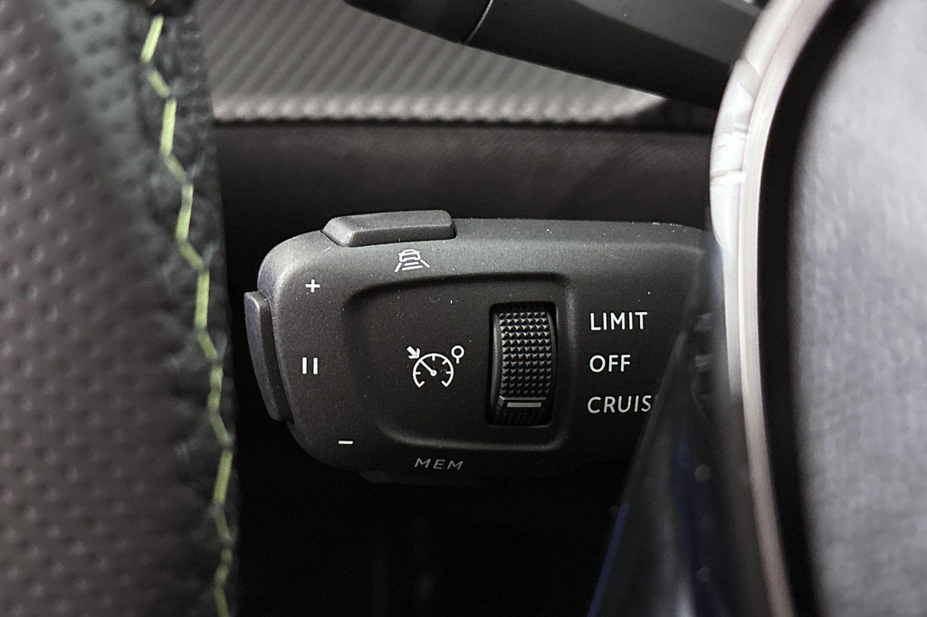 Peugeot e-2008 (JVG16T) met abonnement