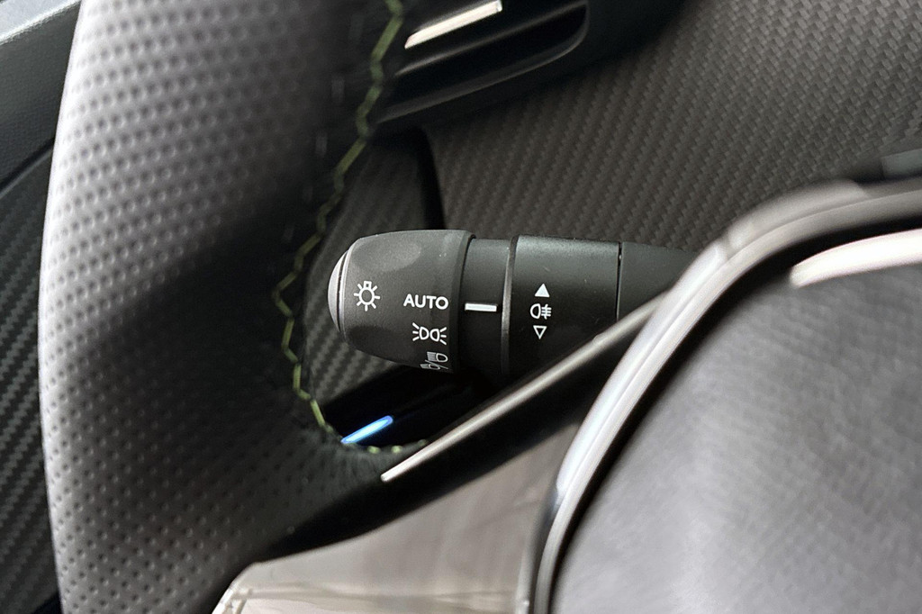 Peugeot e-2008 (JVG16T) met abonnement