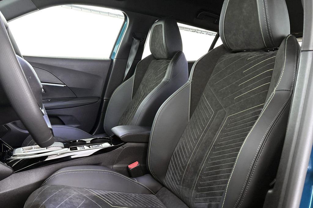 Peugeot e-2008 (JVG16T) met abonnement