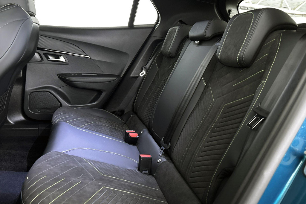 Peugeot e-2008 (JVG16T) met abonnement
