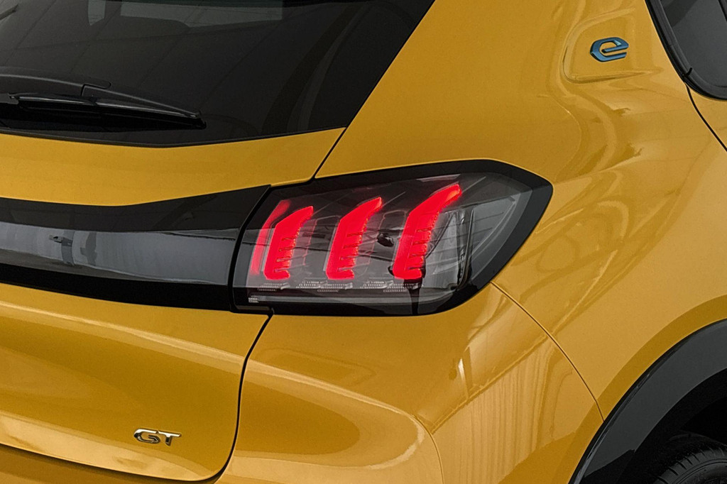 Peugeot e-208 (S633LL) met abonnement
