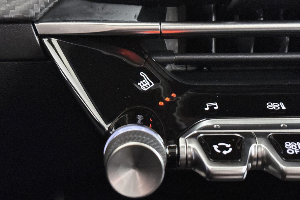 Peugeot e-208 (S633LL) met abonnement