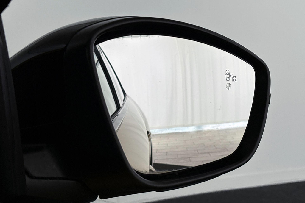 Peugeot e-208 (S633LL) met abonnement