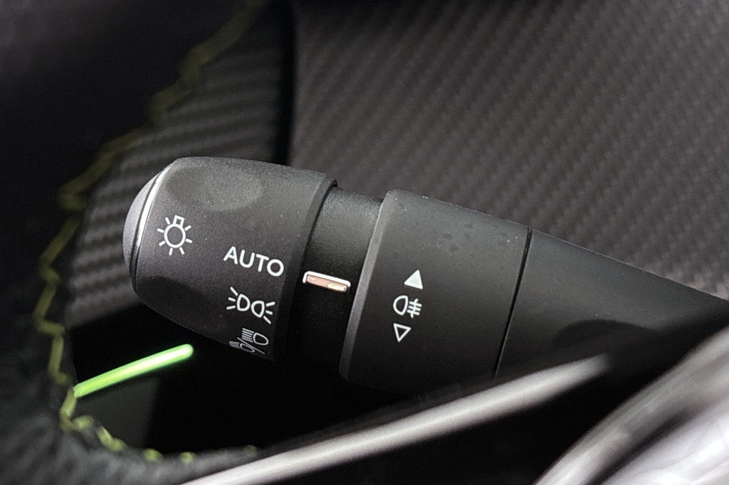 Peugeot e-208 (S633LL) met abonnement