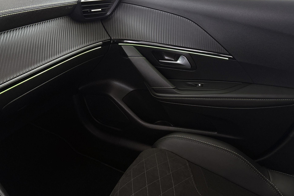 Peugeot e-208 (S633LL) met abonnement