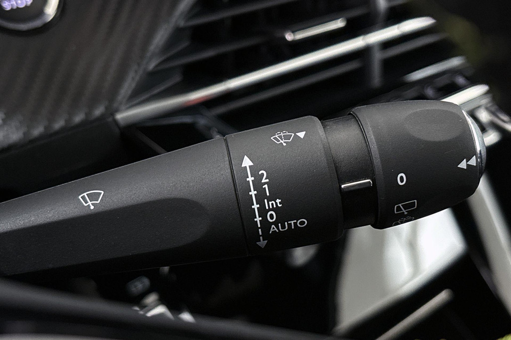 Peugeot e-208 (S633LL) met abonnement