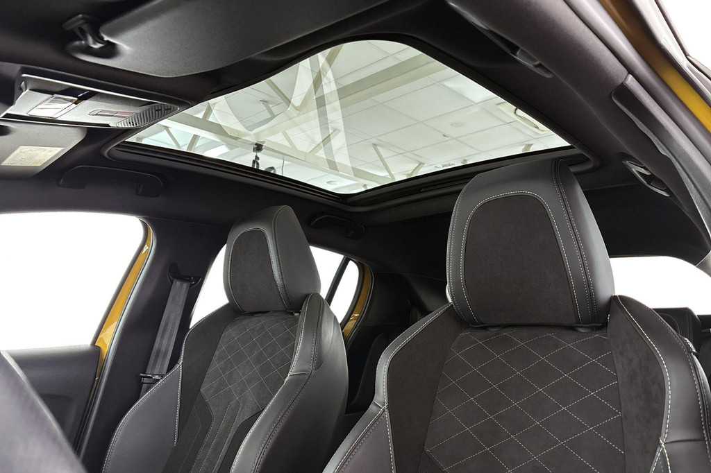 Peugeot e-208 (S633LL) met abonnement