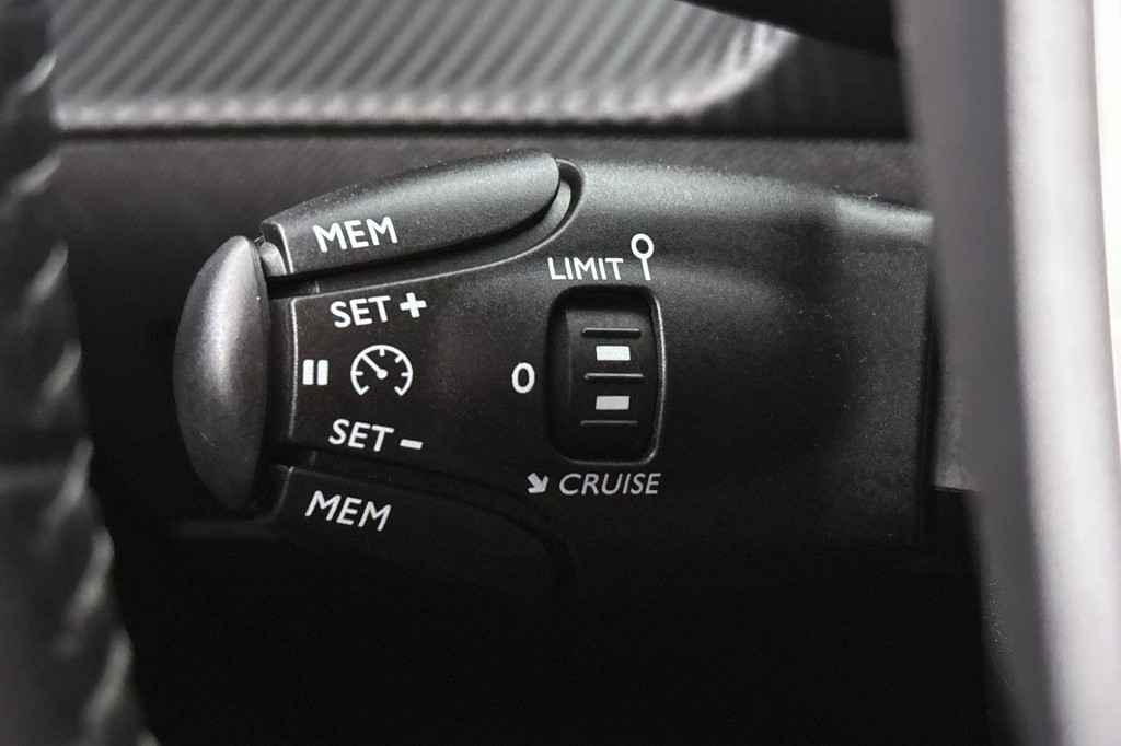 Peugeot e-208 (T611SH) met abonnement