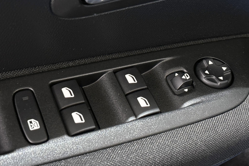 Peugeot e-208 (T611SH) met abonnement