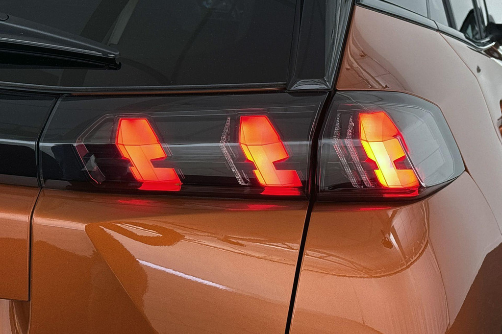Peugeot e-2008 (T812HG) met abonnement