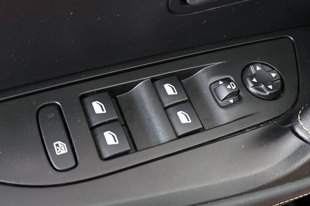 Peugeot e-2008 (T812HG) met abonnement