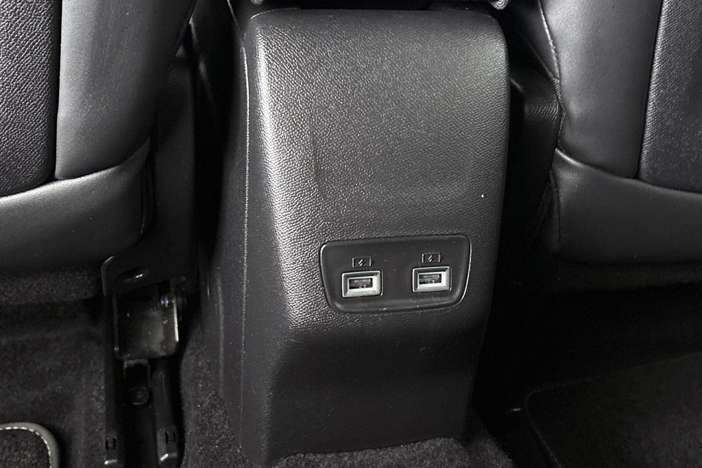 Peugeot e-2008 (T812HG) met abonnement