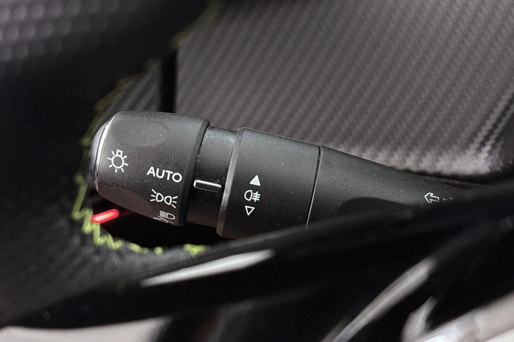 Peugeot e-2008 (T812HG) met abonnement