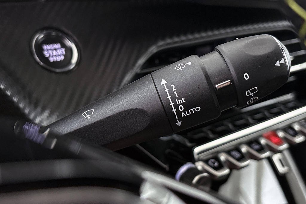 Peugeot e-2008 (T812HG) met abonnement