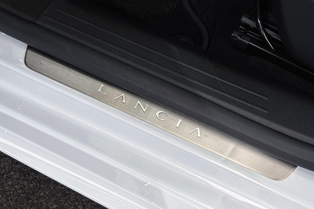 Lancia Ypsilon (JHV11R) met abonnement