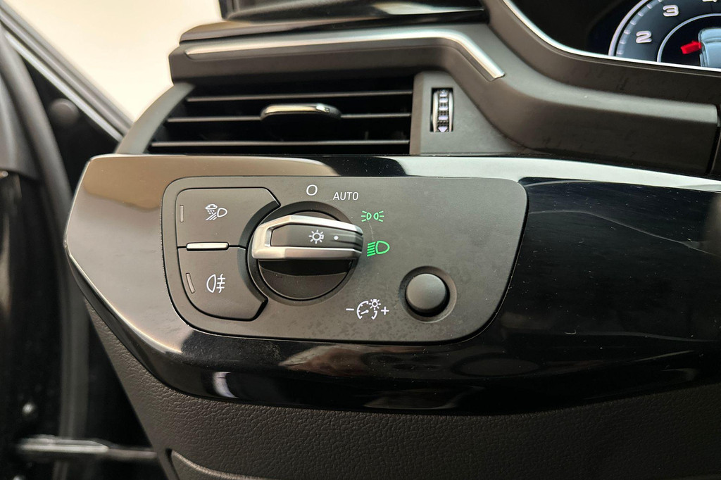 Audi A4 (P037ZZ) met abonnement