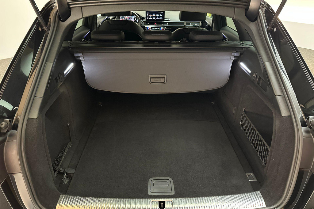 Audi A4 (P037ZZ) met abonnement