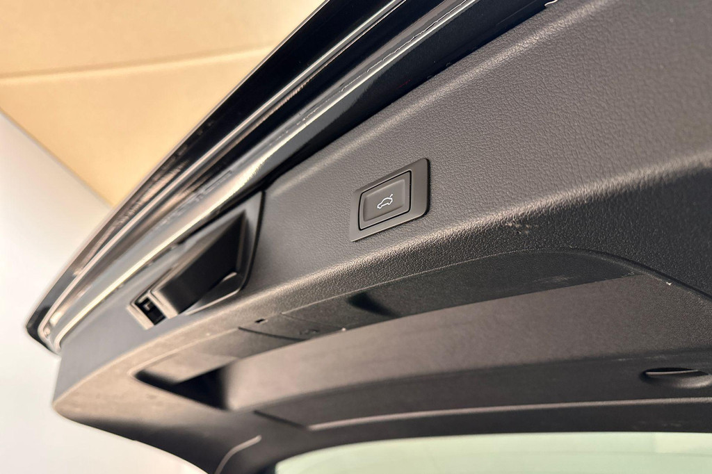 Audi A4 (P037ZZ) met abonnement