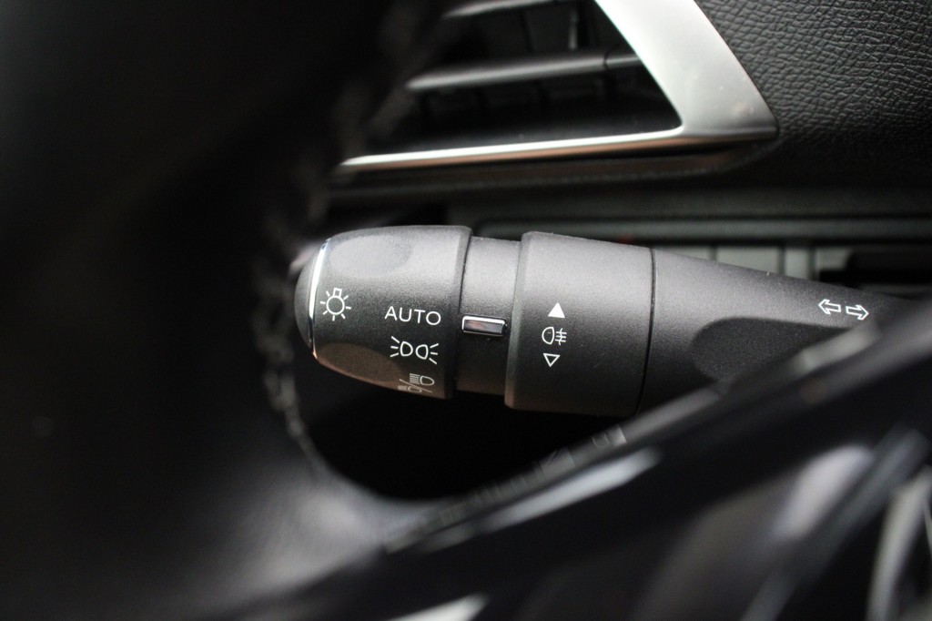 Peugeot 3008 (K167ZF) met abonnement