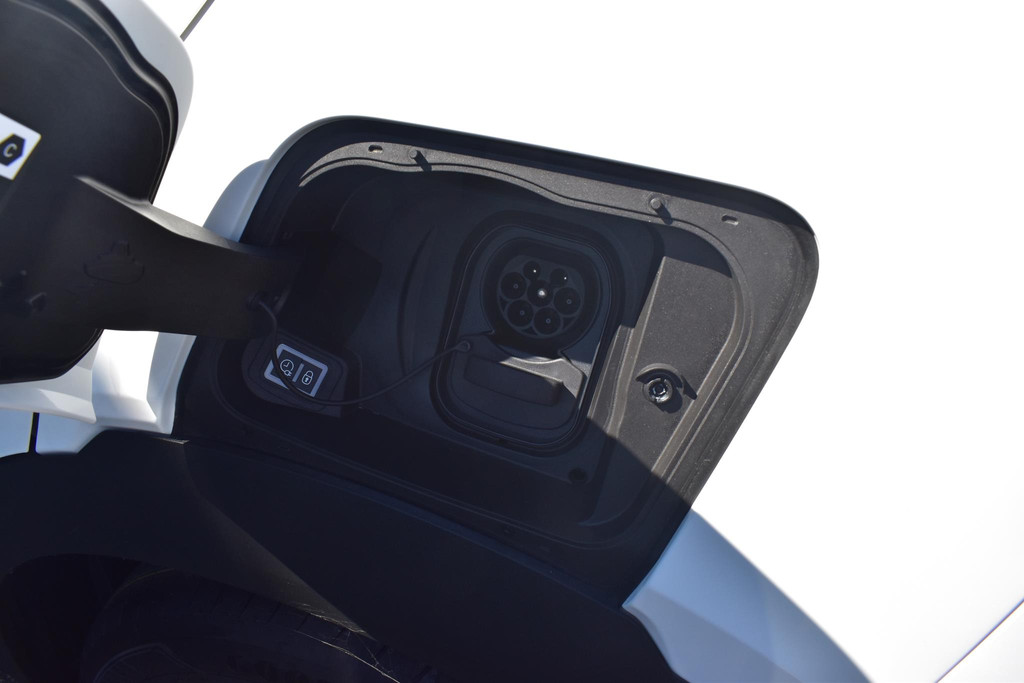 Opel Mokka-e (T543JK) met abonnement