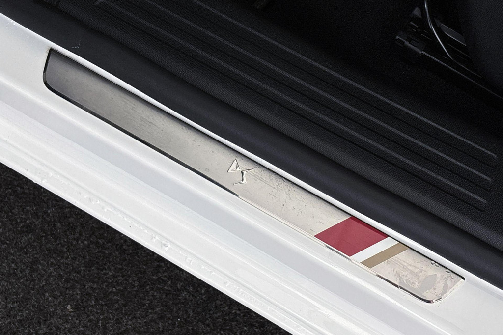 DS DS 3 (KJT44G) met abonnement