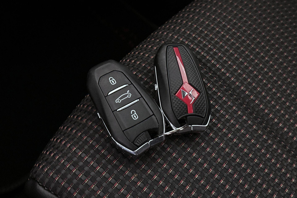 DS DS 3 (KJT44G) met abonnement