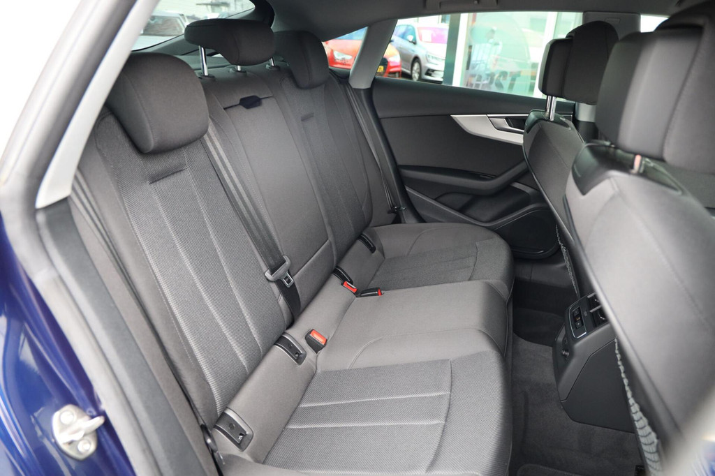 Audi A5 (R589ZF) met abonnement