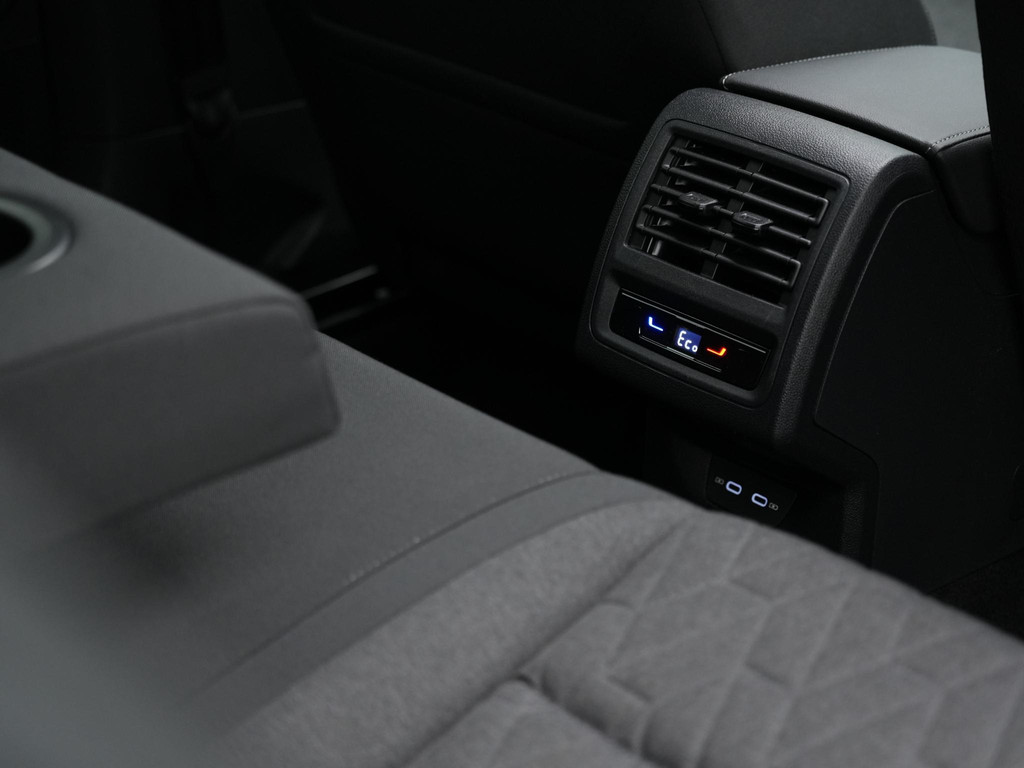 Volkswagen Golf (HTL31J) met abonnement