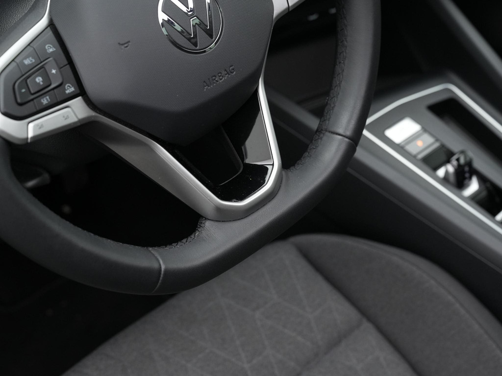 Volkswagen Golf (HTL31J) met abonnement